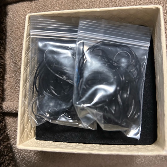 Black beaded bracket - Picture 3 of 3